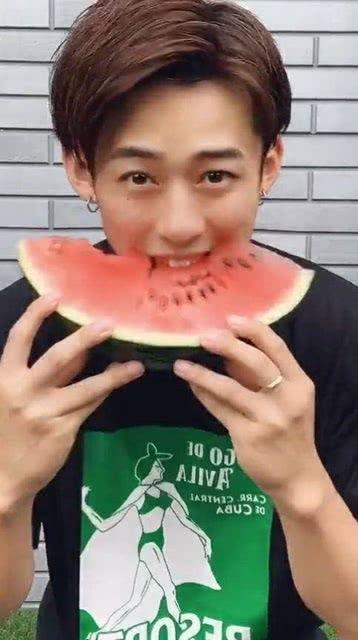 网红吃瓜抓哥是真的吗,是真是假？  第1张